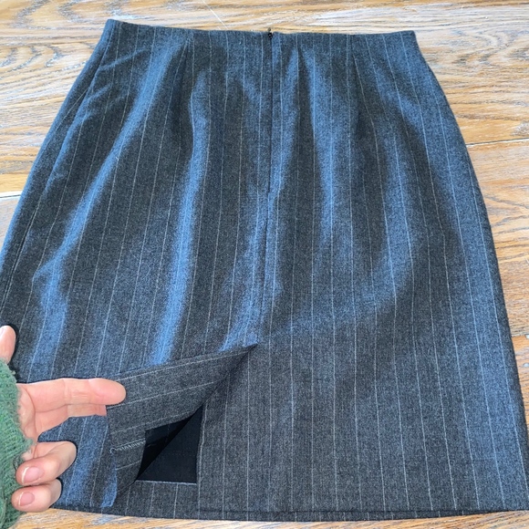 ALAIN GERARD 100% wool skirt/lined/vented - Picture 2 of 6